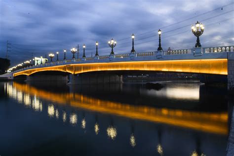 Jones Bridge .